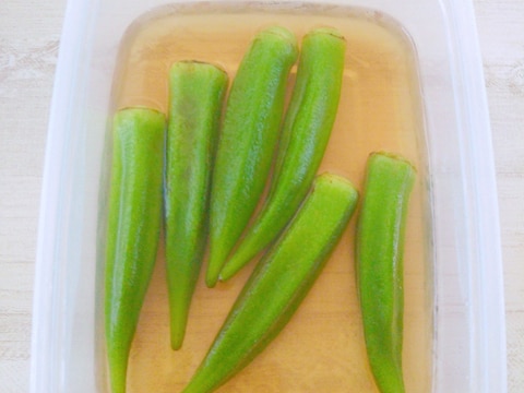 調味料は3つだけ!おくらのだし浅漬け